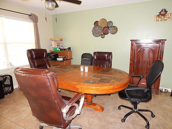 4th image of 15321 Camelot Dr
