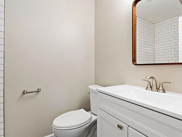 1905 Farnswood Dr — Photo 13