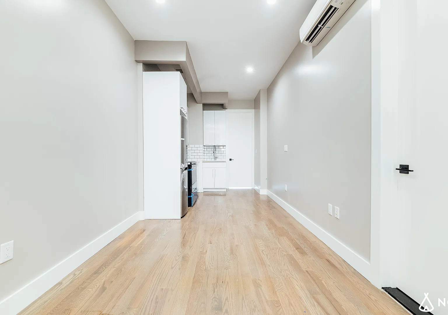 195 Menahan Street — Photo 2