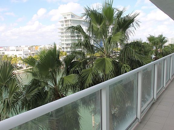 3rd image of 5900 Collins Ave #2121