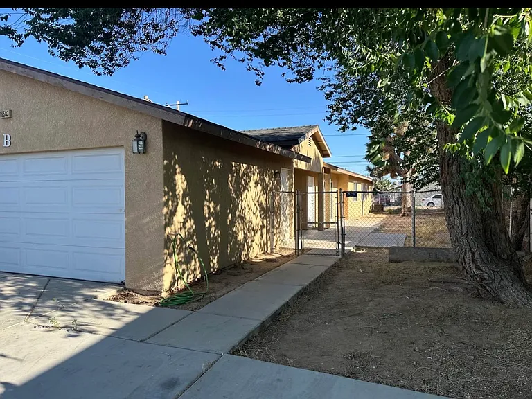 16585 Pine St — Photo 1