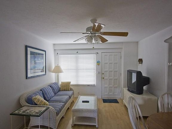 3rd image of 214 Calle Miramar APT 2