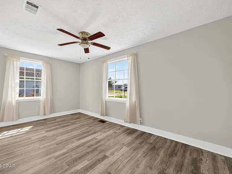 1114 McKenzie Ave #A — Photo 12