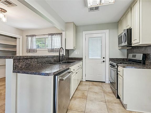 5th image of 318 Talbot Dr