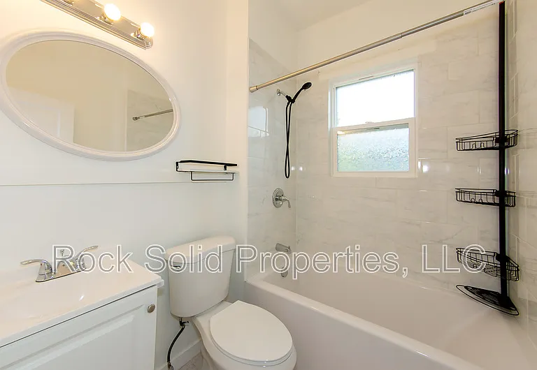 506 E 7th St #1 — Photo 16