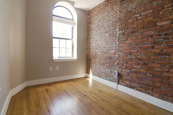 Rented by Nooklyn NYC LLC | media 49