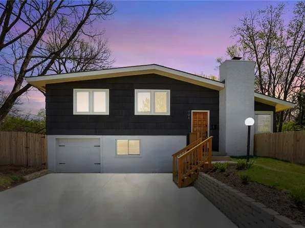 904 Highland Dr, Lawrence, KS 66044