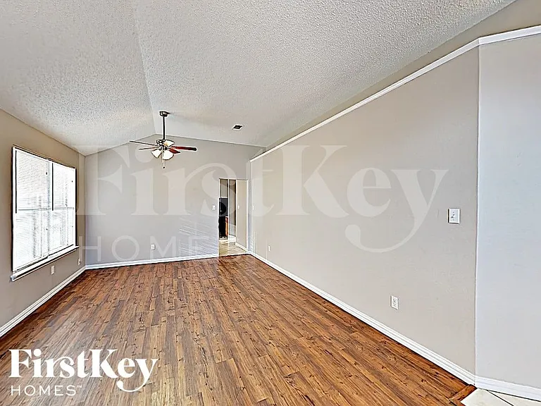 3955 Cypress Gardens Dr — Photo 2