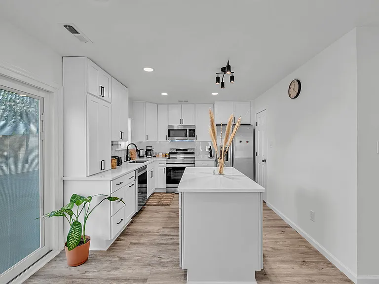 5028 Halwell Dr — Photo 10