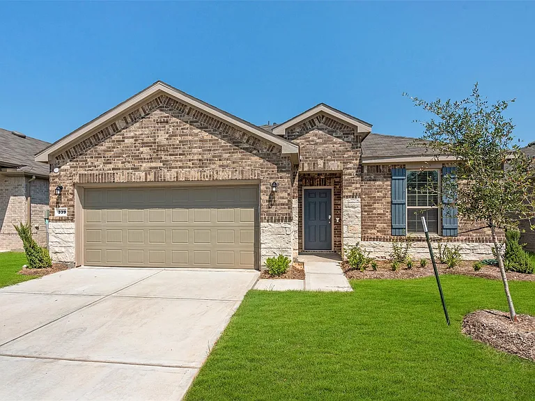 339 Lippizan Dr — Photo 2