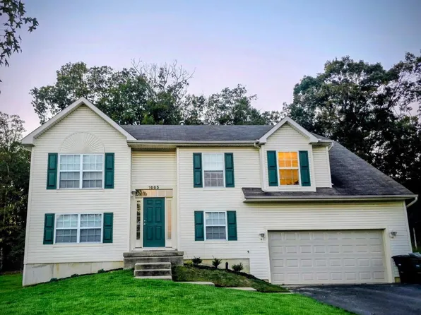 1665 Carriage Dr, Williamstown, NJ 08094