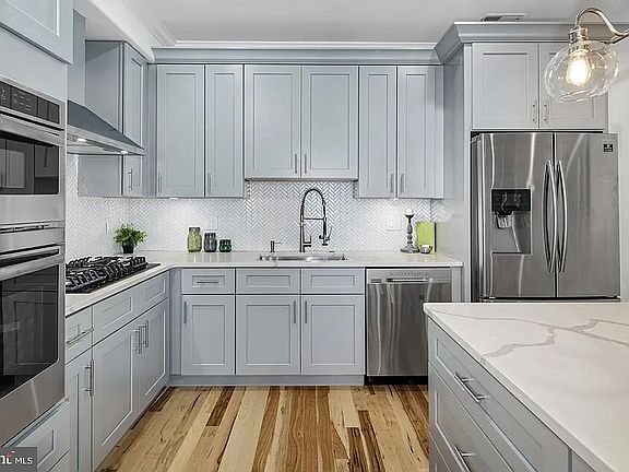 5th image of 29 W Wildey St #O1