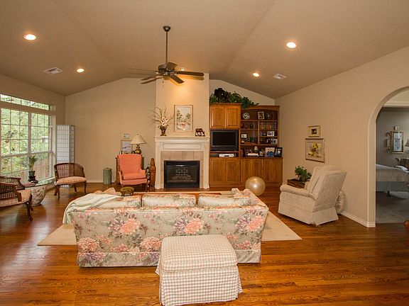2nd image of 420 Foxwoods Dr