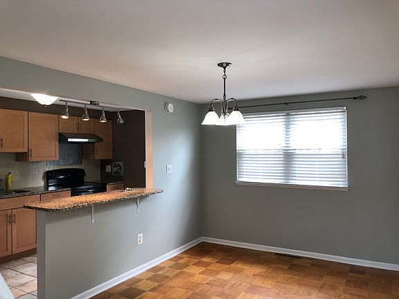 5th image of 929 Regina Dr