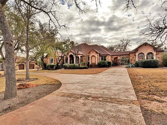 Additional detached garage with entry gate to inner courtyard