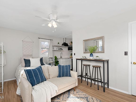 2nd image of 1465 Highpoint Ave #1/2