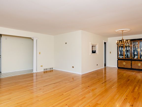 4th image of 6255 W Carol Ln