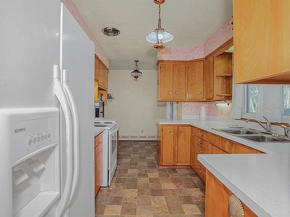 5th image of 27420 Charles St