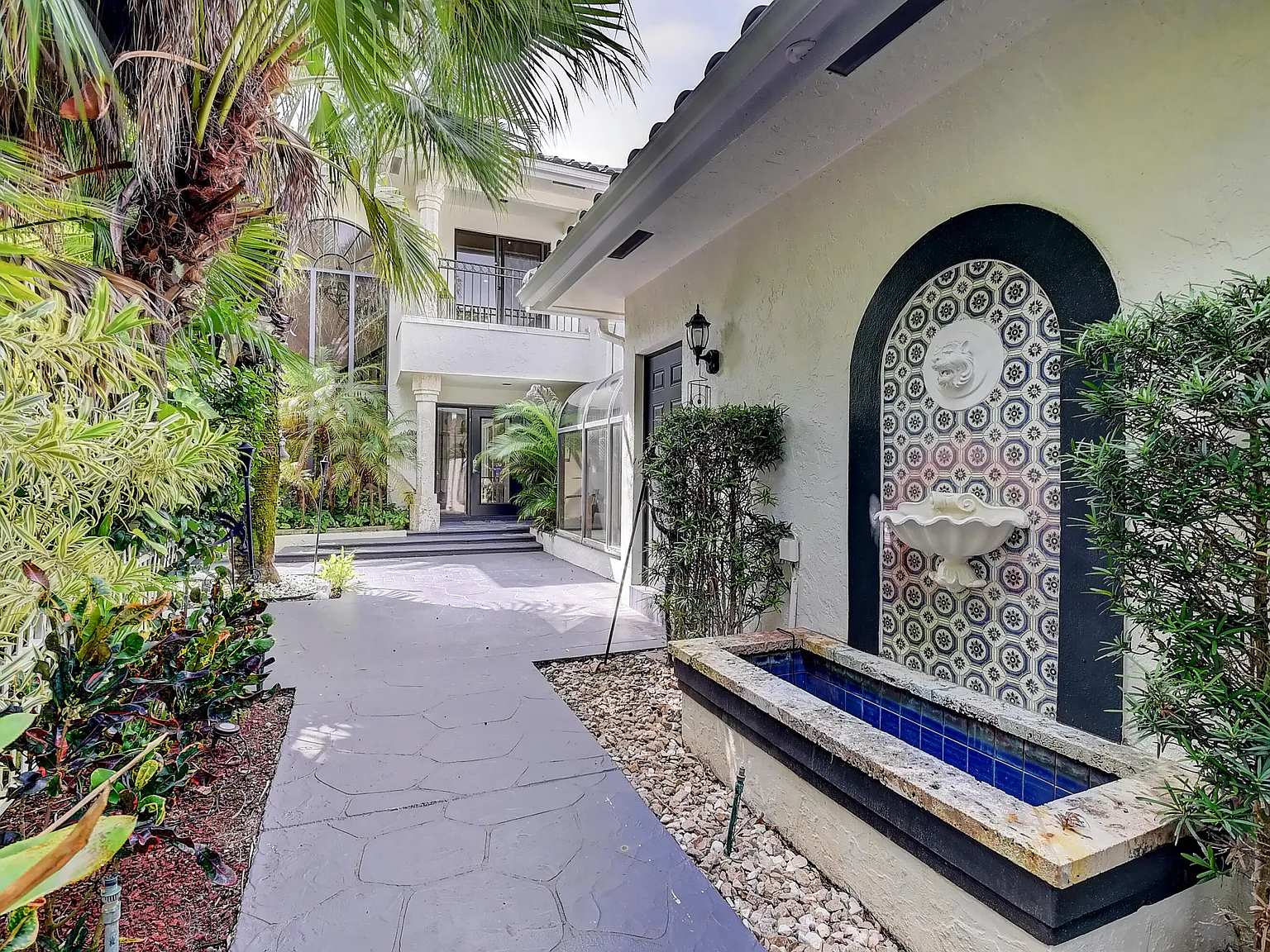 3 bed, 3.0 bath, 2770 sqft, $7,700 — Photo 3