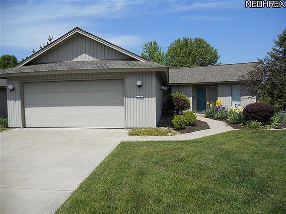 3rd image of 33227 Glenwood Ct