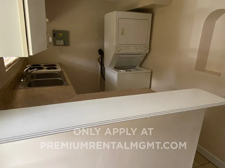 2330 S Fern Creek Ave — Photo 3