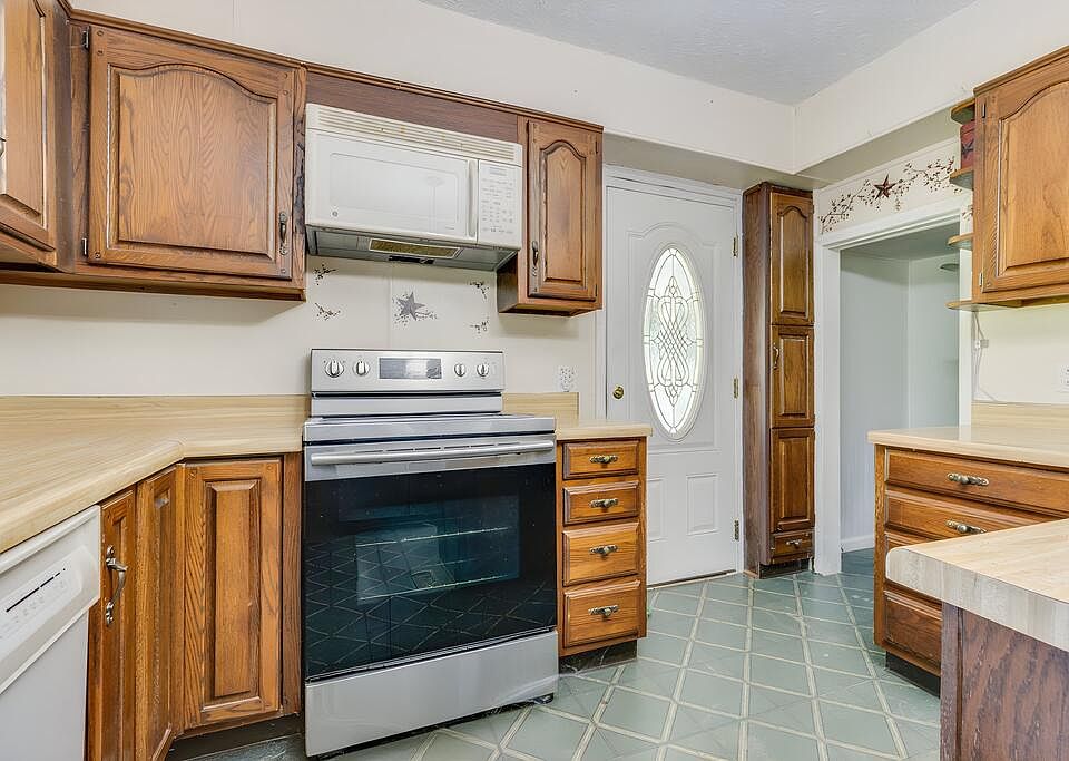 10th image of 3808 Combs Ridge Rd