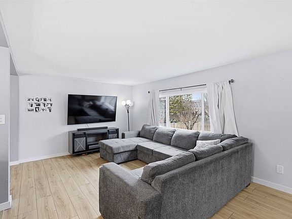 3rd image of 1328 Riverview Place Rd