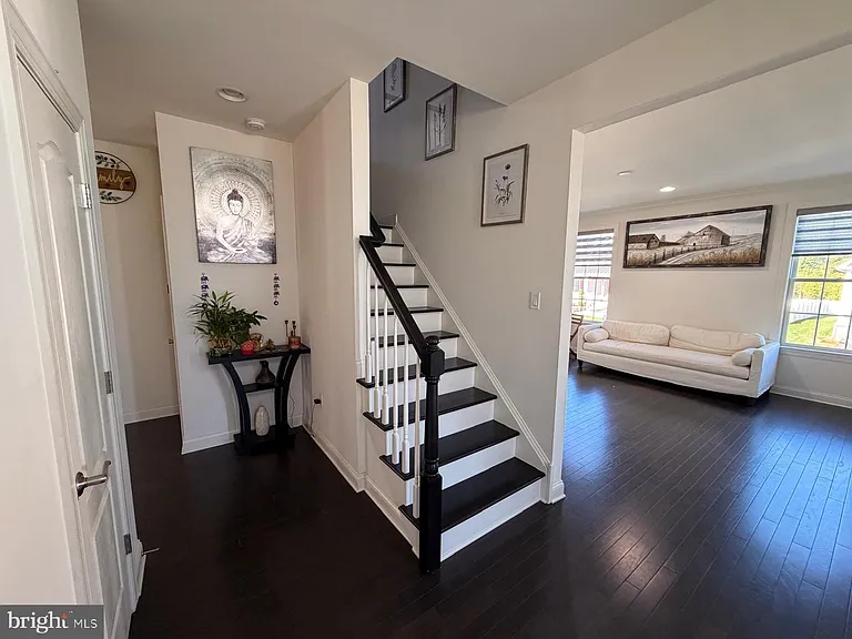 47 Thomas Dr — Photo 14