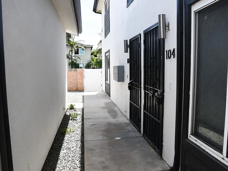 994 Valencia St — Photo 39