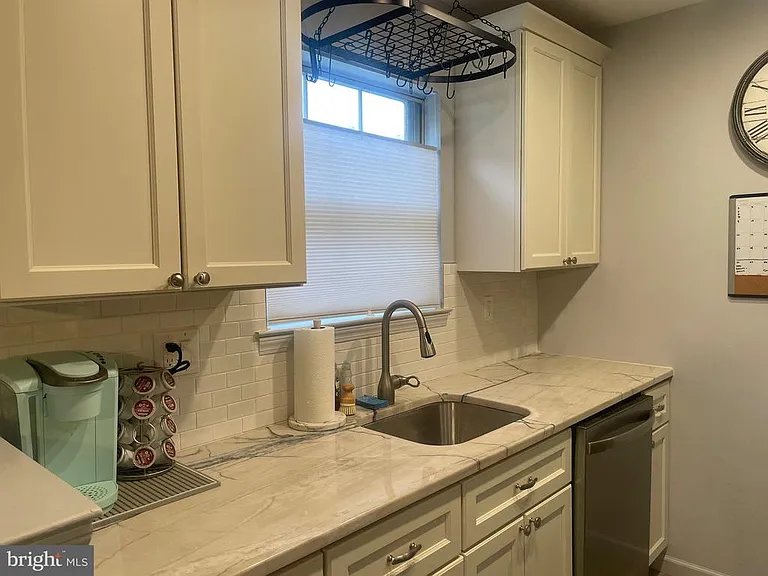 214 Tavistock — Photo 9