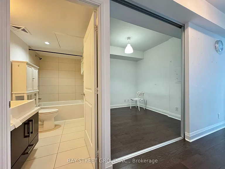 1080 Bay St #4006 — Photo 12