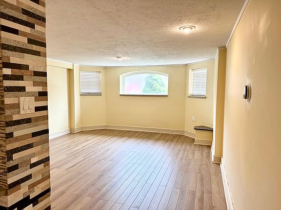 3rd image of 6026 N Fairfield Ave #G