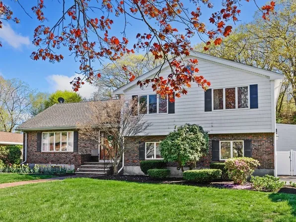 22 Indian Rock Dr, Saugus, MA 01906