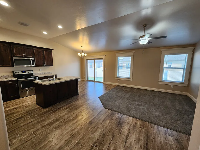 3894 E Chalet Dr — Photo 7