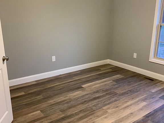 5th image of 70 Skyview Dr