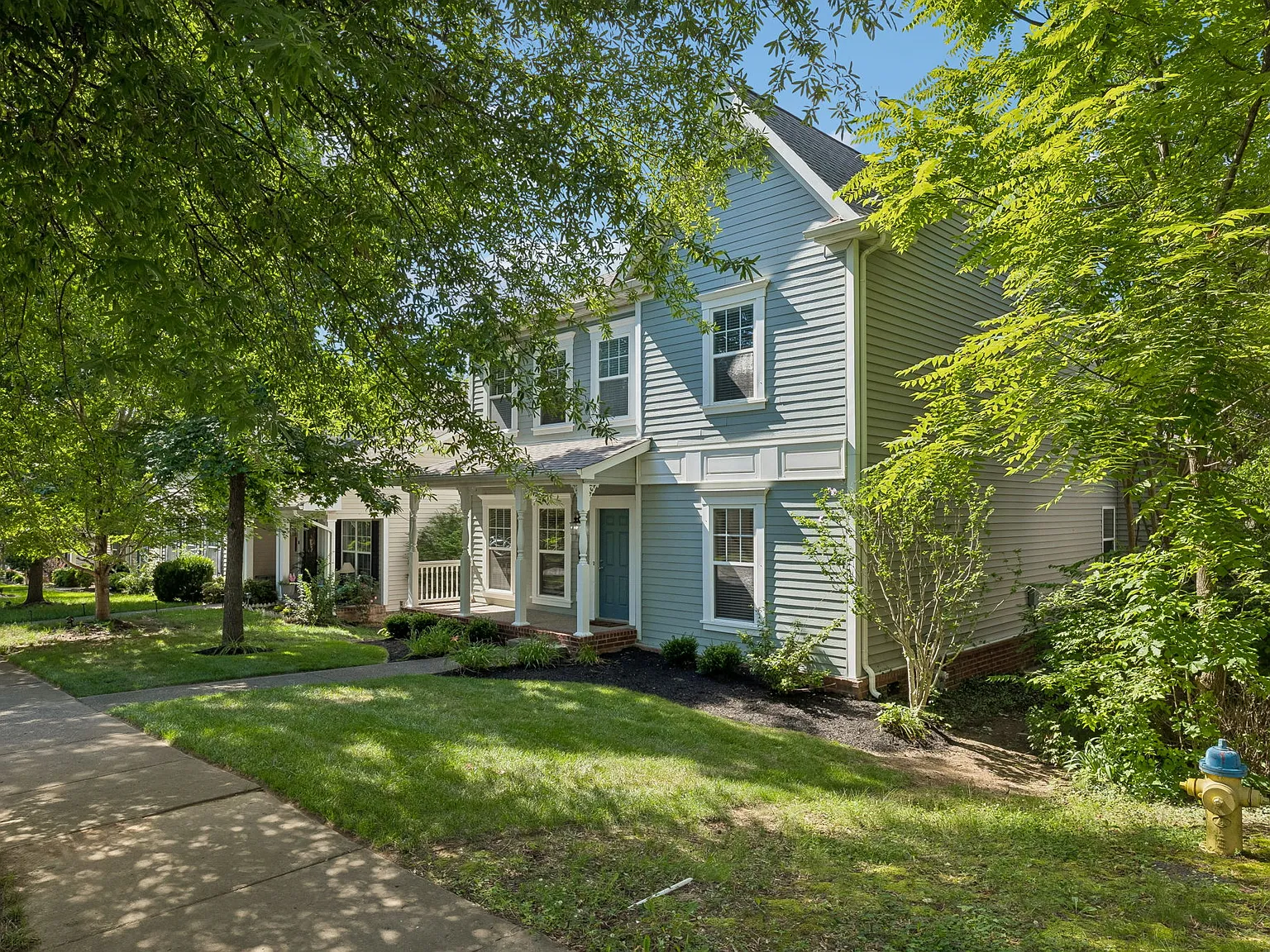4 bed, 2.5 bath, 2508 sqft, $3,700 — Photo 2