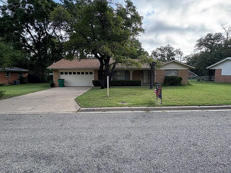 2051 N Woodland St — Photo 1