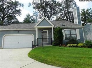 30 Pond Dr #30, Rocky River, OH 44116
