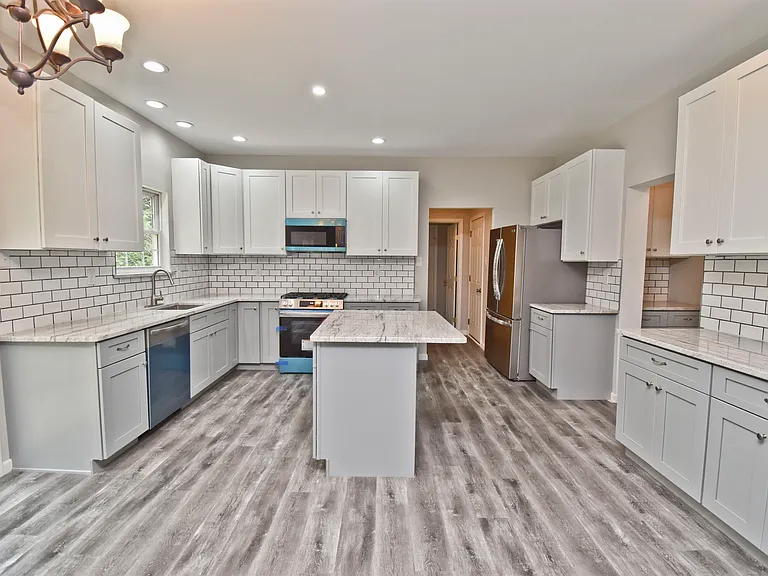 557 Marco Way — Photo 2