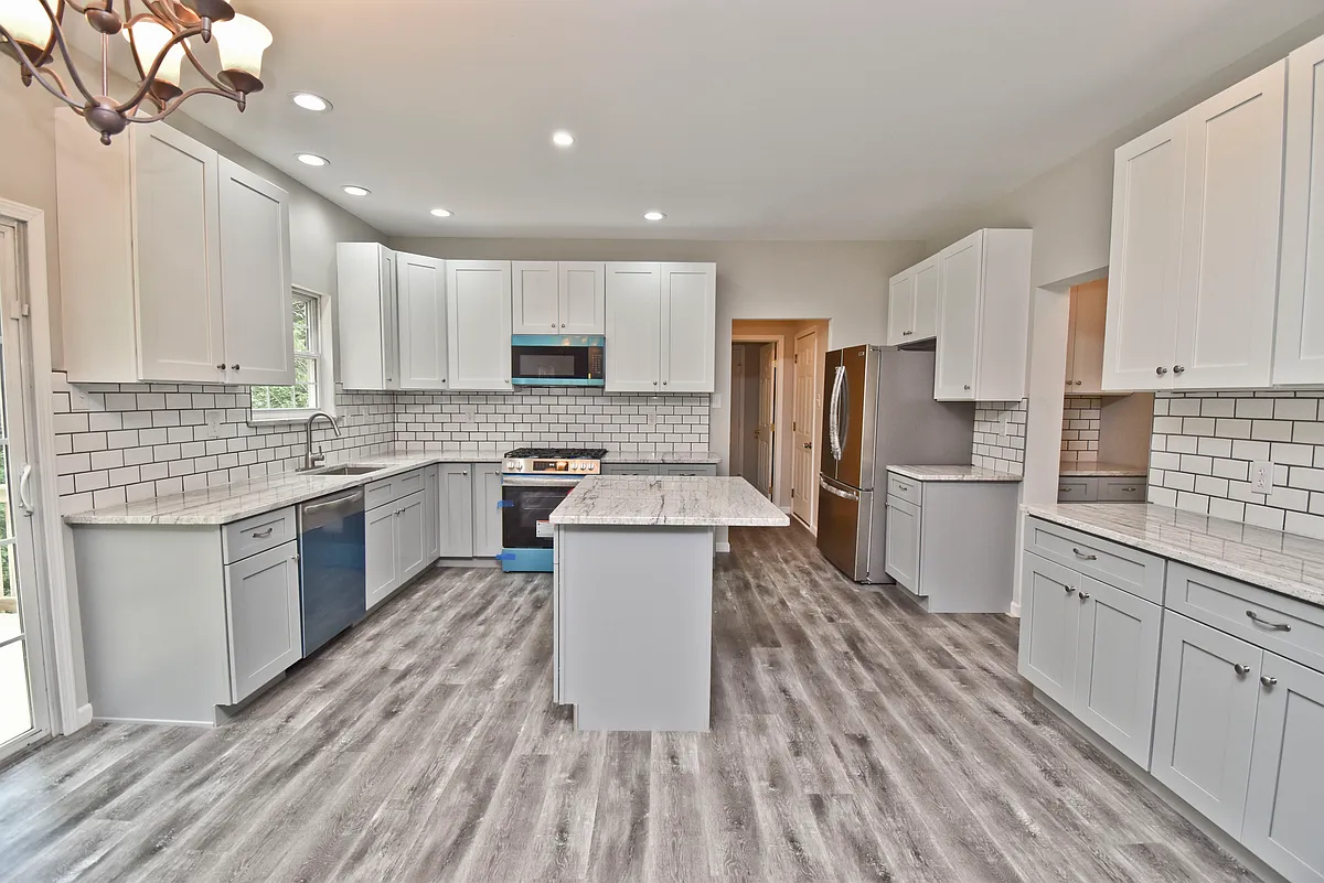 Building Photo - 557 Marco Way