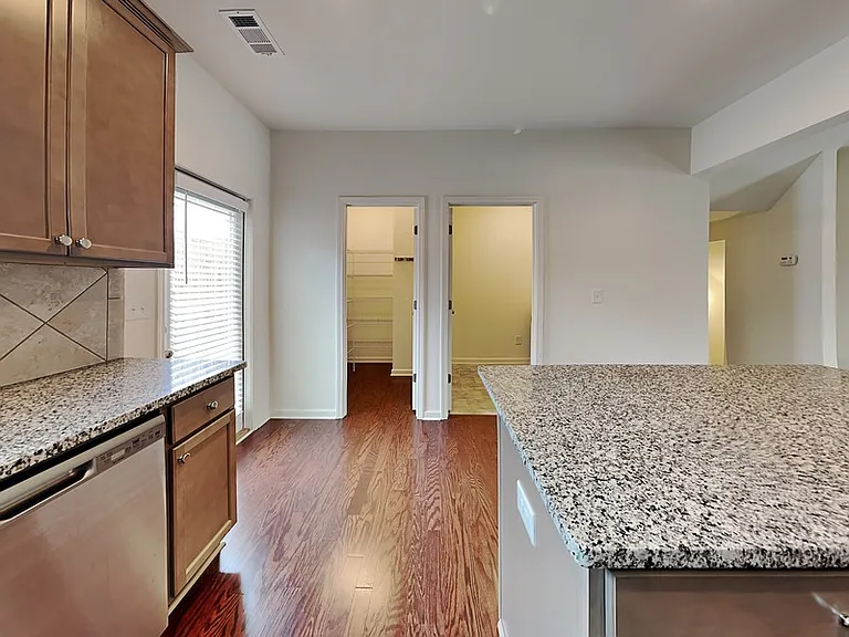 975 Society Cir SW — Photo 4