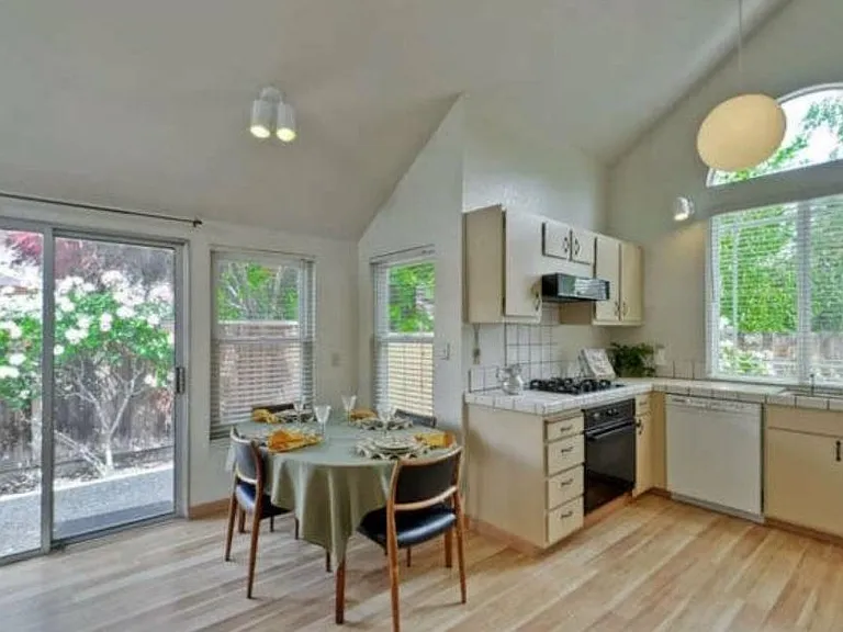 1719 Silver Glen Ct — Photo 12