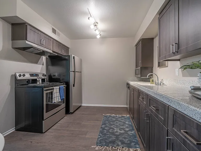 Berkdale Apartments — Photo 25