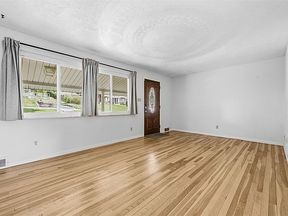 4th image of 12000 Lee Dr