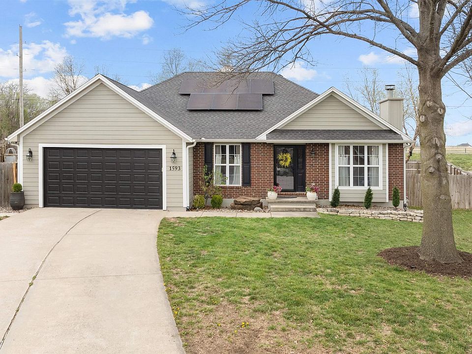 しぇり 1593 Essex Dr, Warrensburg, MO 64093 | Zillow