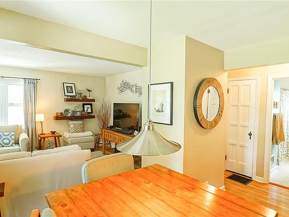 3rd image of 442 Orchard Dr