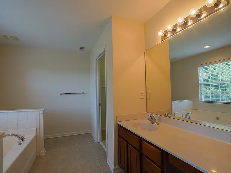 6021 Queens Walk Ct — Photo 7