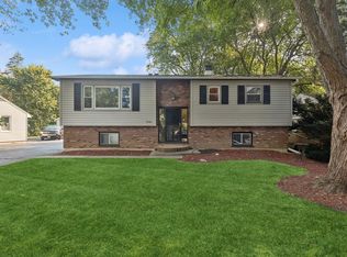 33065 N Sunset Ave, Grayslake, IL 60030