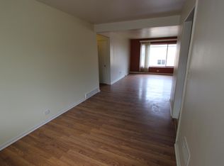 751 Walnut St #2E, Waukegan, IL 60085