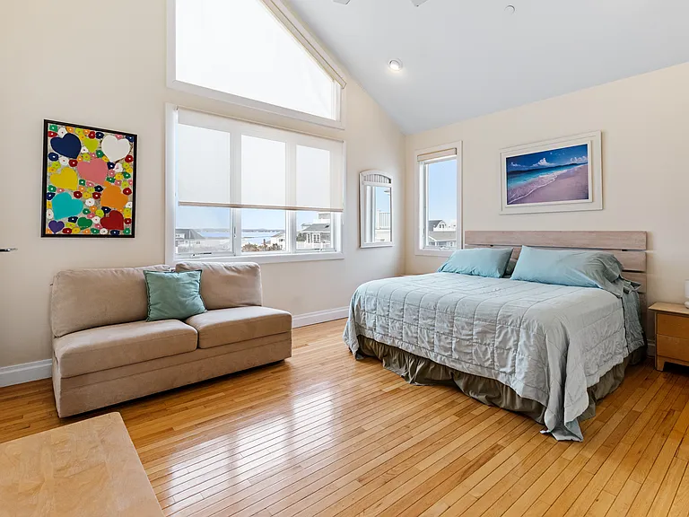 915 Dune Rd — Photo 23